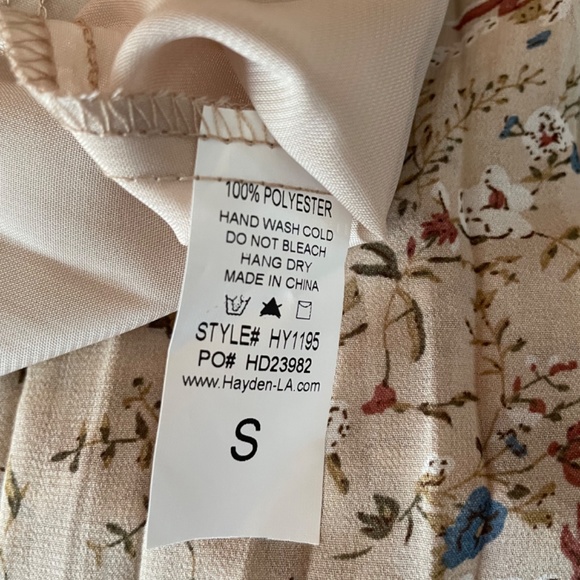 NWT Floral Pleated Skirt Short Sleeve Dress - Picture 7 of 7